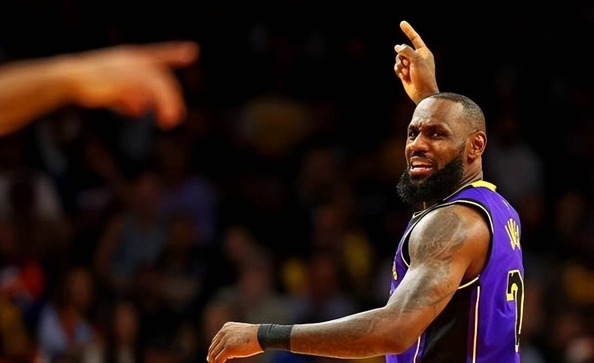 ld sports詹姆斯爆冷击败美国队，战术调整震惊全场！