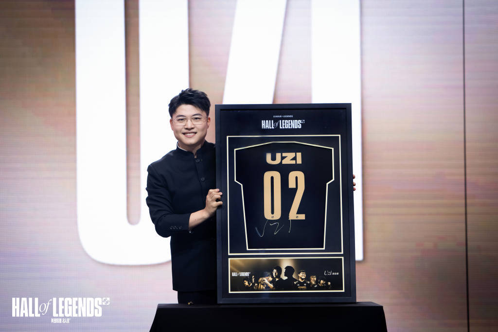 Uzi迎来五赛季高光表现，FPX球迷沸腾！